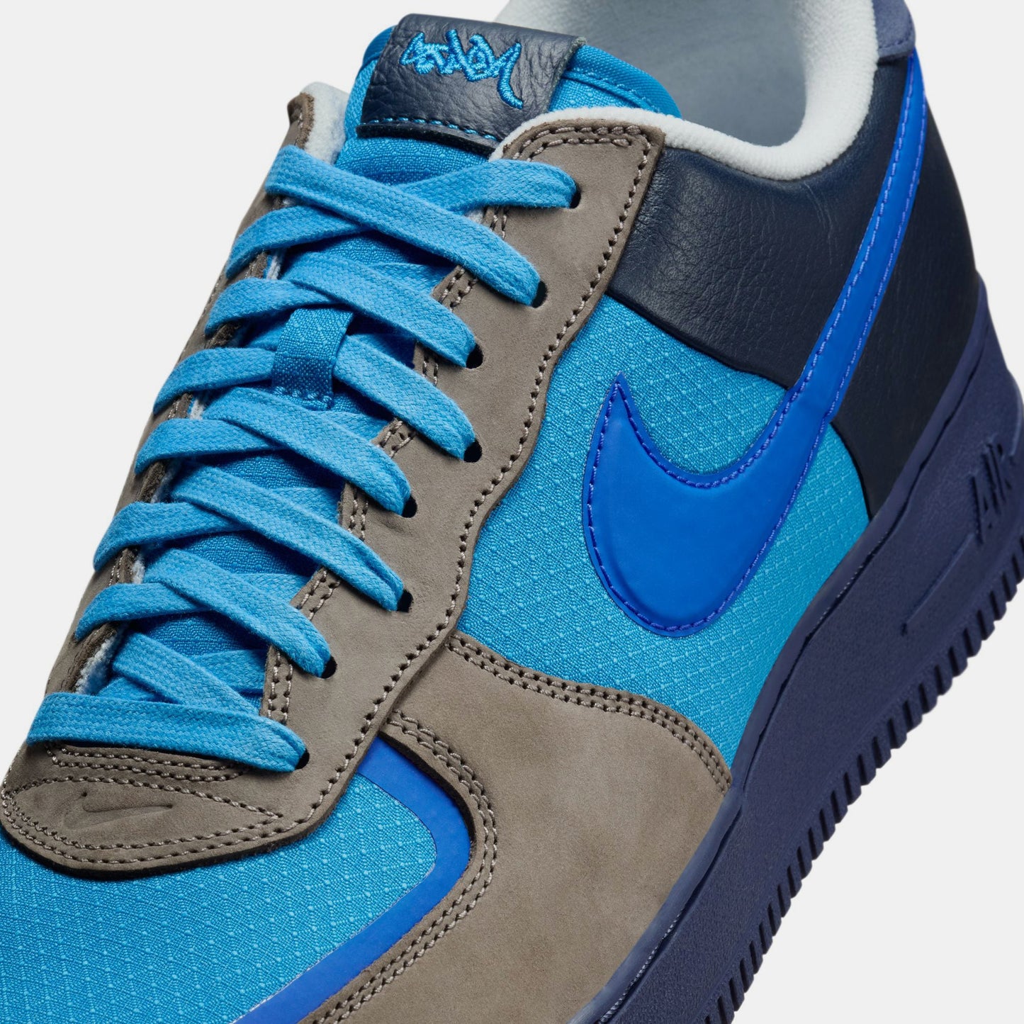 Stash x Nike Air Force 1 Low - Soft Grey/Varsity Royal