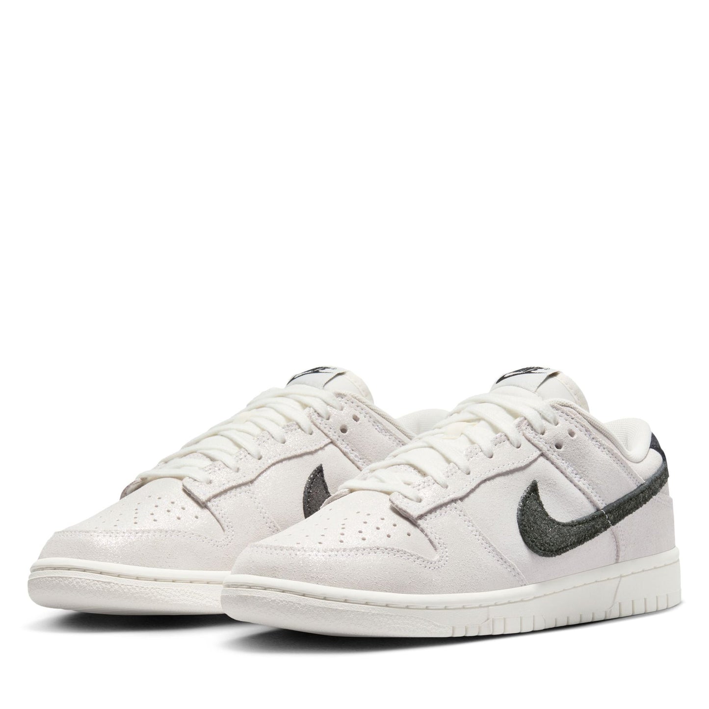 Women's Nike Dunk Low SE - White/Black