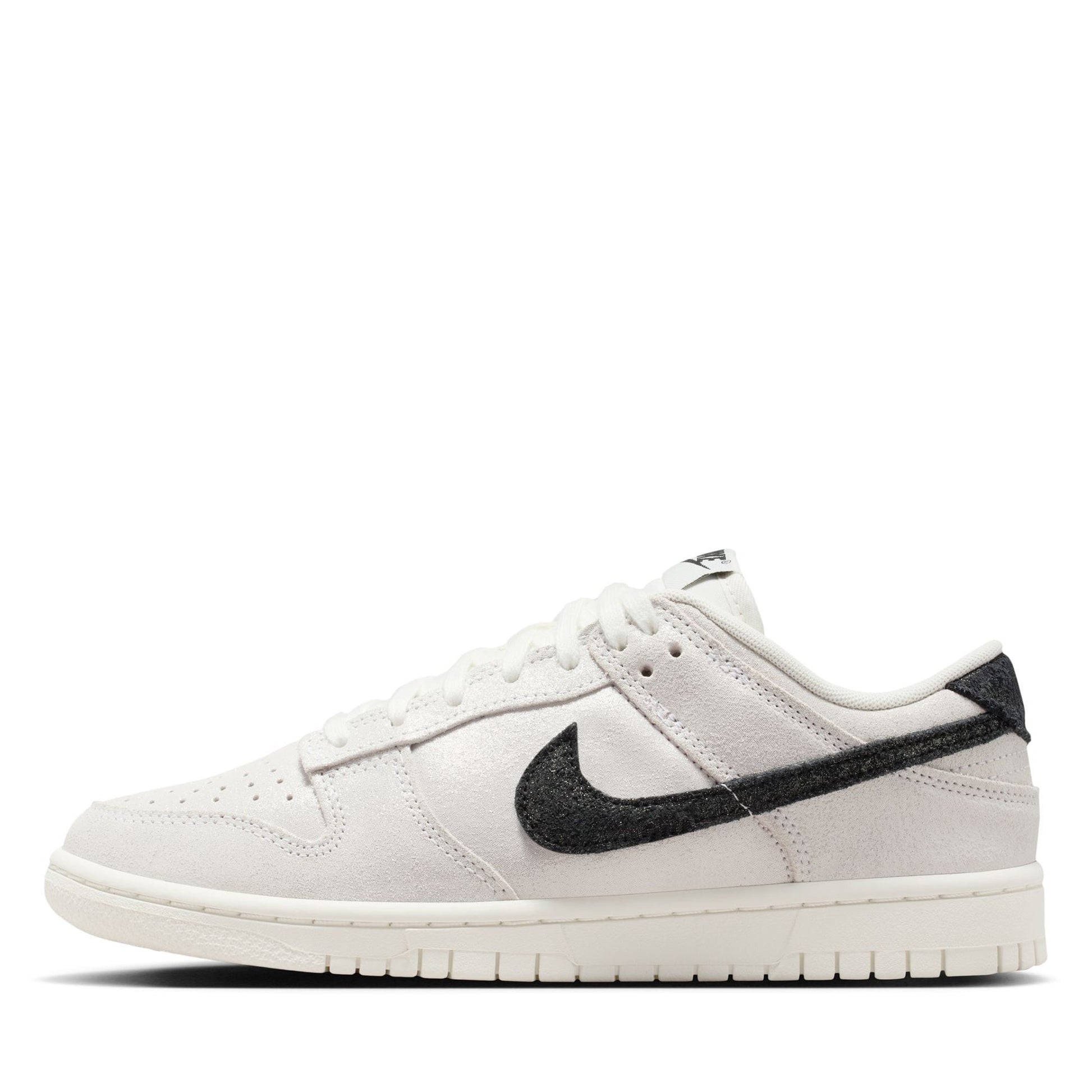 Women's Nike Dunk Low SE - White/Black