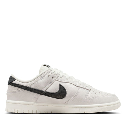 Women's Nike Dunk Low SE - White/Black